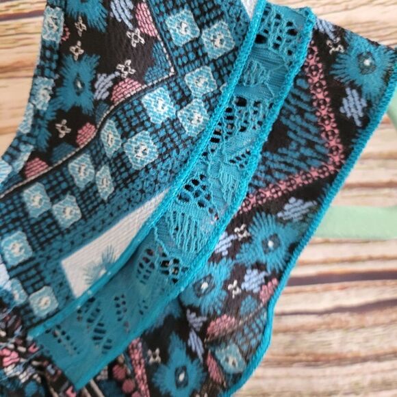 No Boundaries set if (2) short Sleeve tops Women's medium 7/9 Pre-owned - Picture 3 of 12